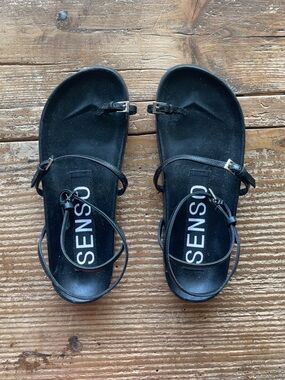 SENSO domino leather sandal with silver buckle details